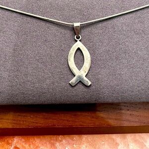 Faith sterling 925 Jesus Christian Fish Ichthus Pendant Necklace 17’ Faith 5510